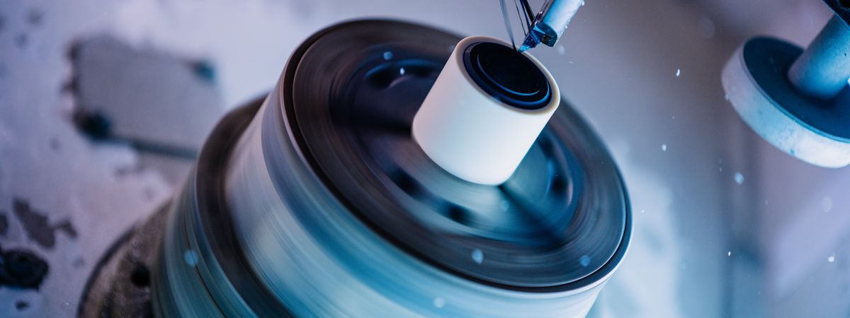 Die Hänssler Kunststoff- und Dcihtungstechnik GmbH fertigt Dichtungen für Kunden aus ganz unterschiedlichen Branchen an. Dabei beherrscht sie sowohl Standardabmessungen als auch Sonderanfertigungen