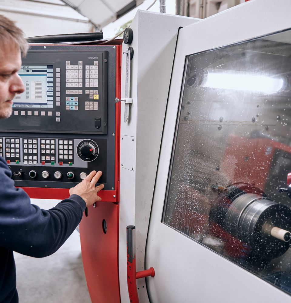 In der Hänssler Kunststoff- und Dichtungstechnik GmbH produzieren Elastomer-Zerspanungsexperten Dichtungen nach technischer Zeichnung.