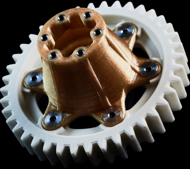 Antriebseinheit aus Ultem 1010 und Iglidur 180 PF hergestellt durch additive Fertigung