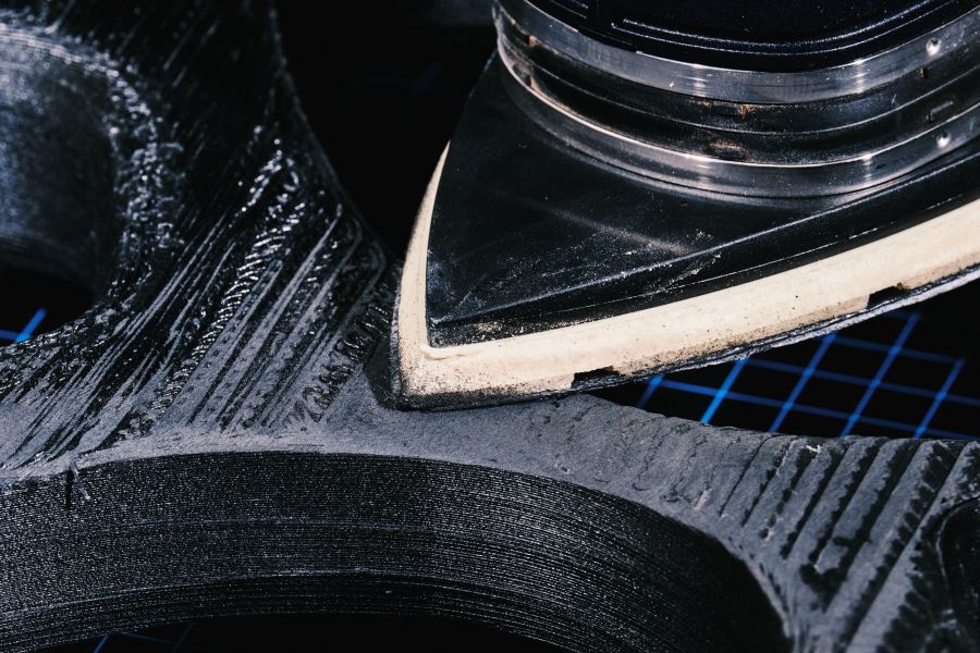 Schleifen eines additiv gefertigten Kunststoffteils