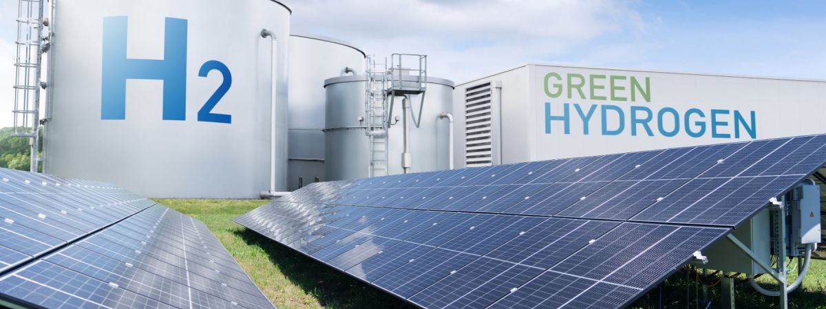 Wasserstoff Kraftwerk und Solarpanels